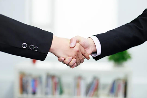 秉持着“专注立异，，，，，专心折务”的理念，，，，，旋乐吧spin8一直把每一个客户看成是公司的VIP