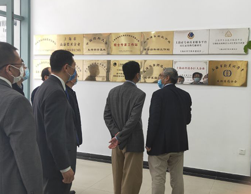 吴清副市长一行听取了旋乐吧spin8关于一站式综合研发效劳的手艺实力先容