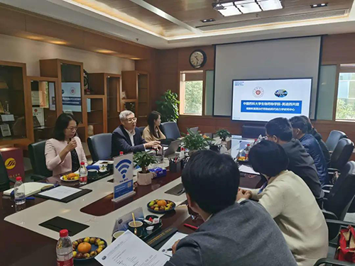 旋乐吧spin8首席执行官陈春麟博士，，，商务生长部副总裁蔡金娜博士等人热情接待了金能明书记一行。。。。。。。